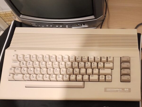 Commodore C64 Retro Games Computer